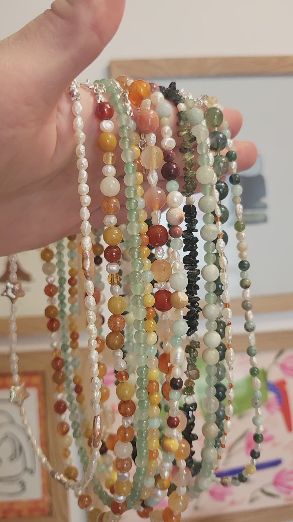 Atelier fabrication collier de perles – Café Mila